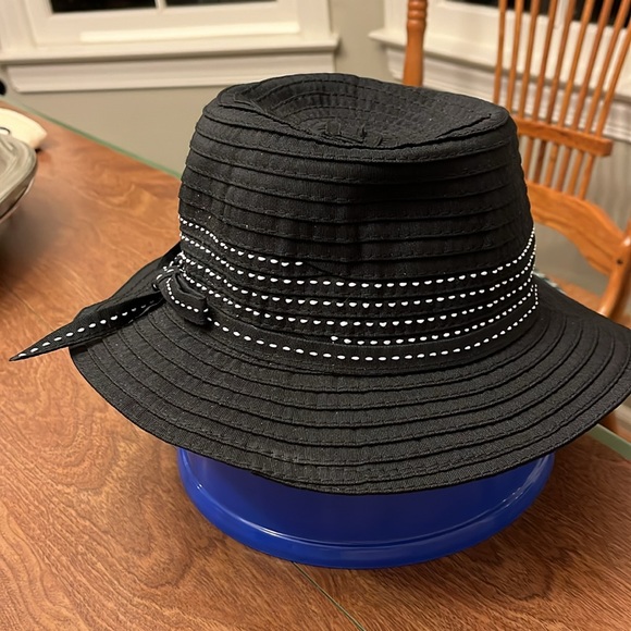 David and Young black hat 100% polyester  great used condition - Picture 2 of 4